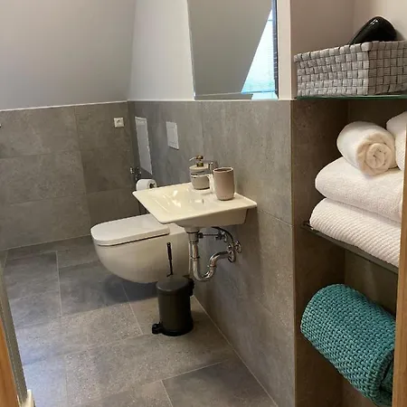 3-zimmer Fuer Familien & Gruppen, Gemuetliche Atmosphaere, Hell Und Komfortabel Apartman Borna