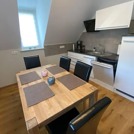 3-zimmer Fuer Familien & Gruppen, Gemuetliche Atmosphaere, Hell Und Komfortabel Apartment Borna