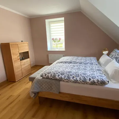 3-zimmer Fuer Familien & Gruppen, Gemuetliche Atmosphaere, Hell Und Komfortabel Lejlighed Borna