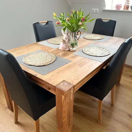 Apartment Schoene Drei Raumwohnung. Hell,stilvoll, Gemuetlich. Borna