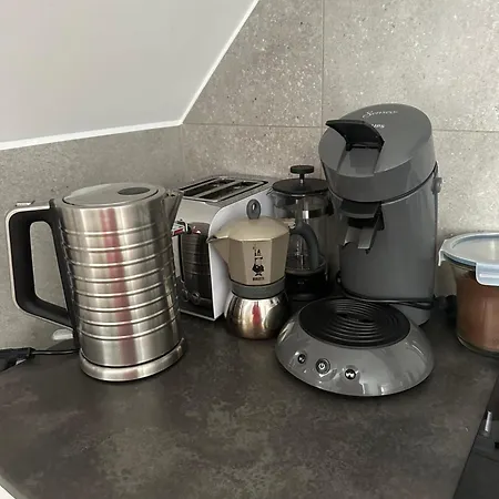 Schoene Drei Raumwohnung. Hell,stilvoll, Gemuetlich.