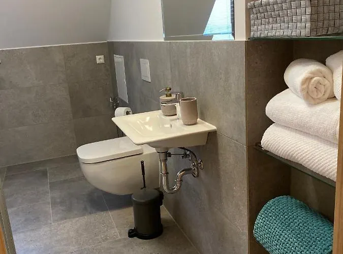 Schoene Drei Raumwohnung. Hell,stilvoll, Gemuetlich. Apartment Borna