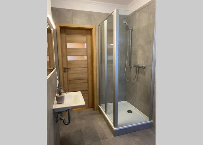 Apartment Schoene Drei Raumwohnung. Hell,stilvoll, Gemuetlich. *