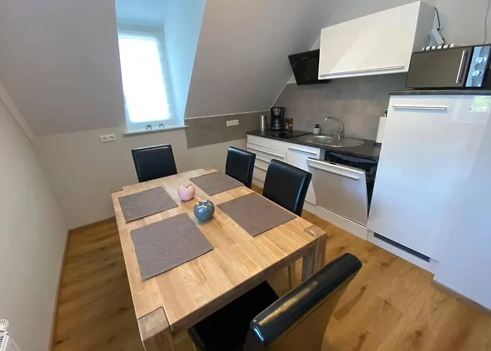 Schoene Drei Raumwohnung. Hell,stilvoll, Gemuetlich. Apartment Borna