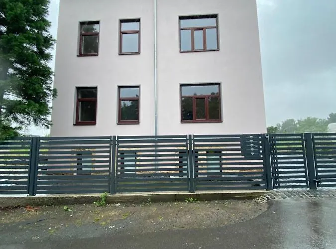 Apartment Schoene Drei Raumwohnung. Hell,stilvoll, Gemuetlich.