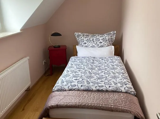 Schoene Drei Raumwohnung. Hell,stilvoll, Gemuetlich. *