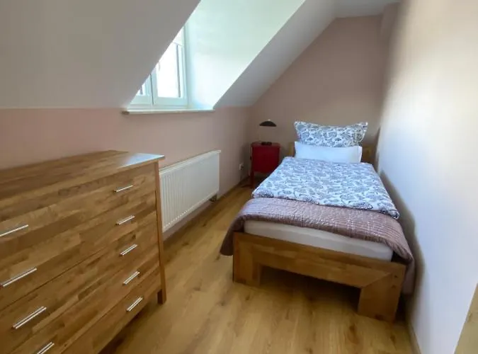 Apartment Schoene Drei Raumwohnung. Hell,stilvoll, Gemuetlich. *