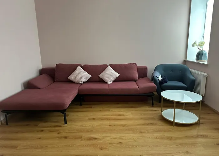 Schoene Drei Raumwohnung. Hell,stilvoll, Gemuetlich. Borna